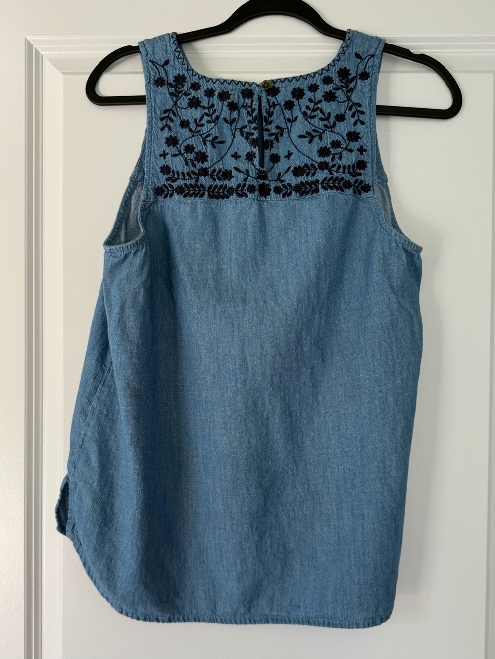 GAP Light Blue Chambray Tank with Navy Embroidered Yoke - Picture 4 of 5
